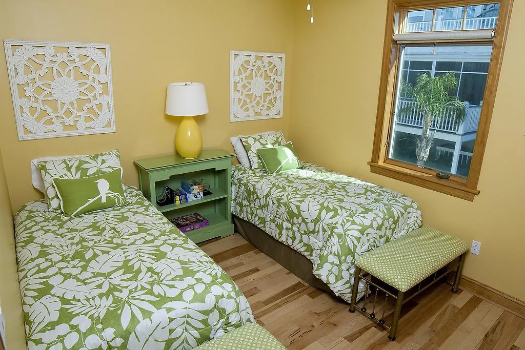 Officer's View At Captain's Row - Six Bedroom Tybee Island