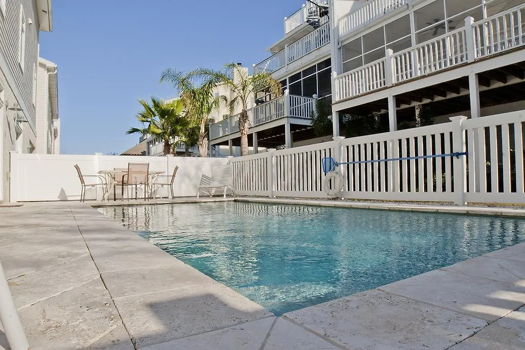 Officer's View At Captain's Row - Six Bedroom *