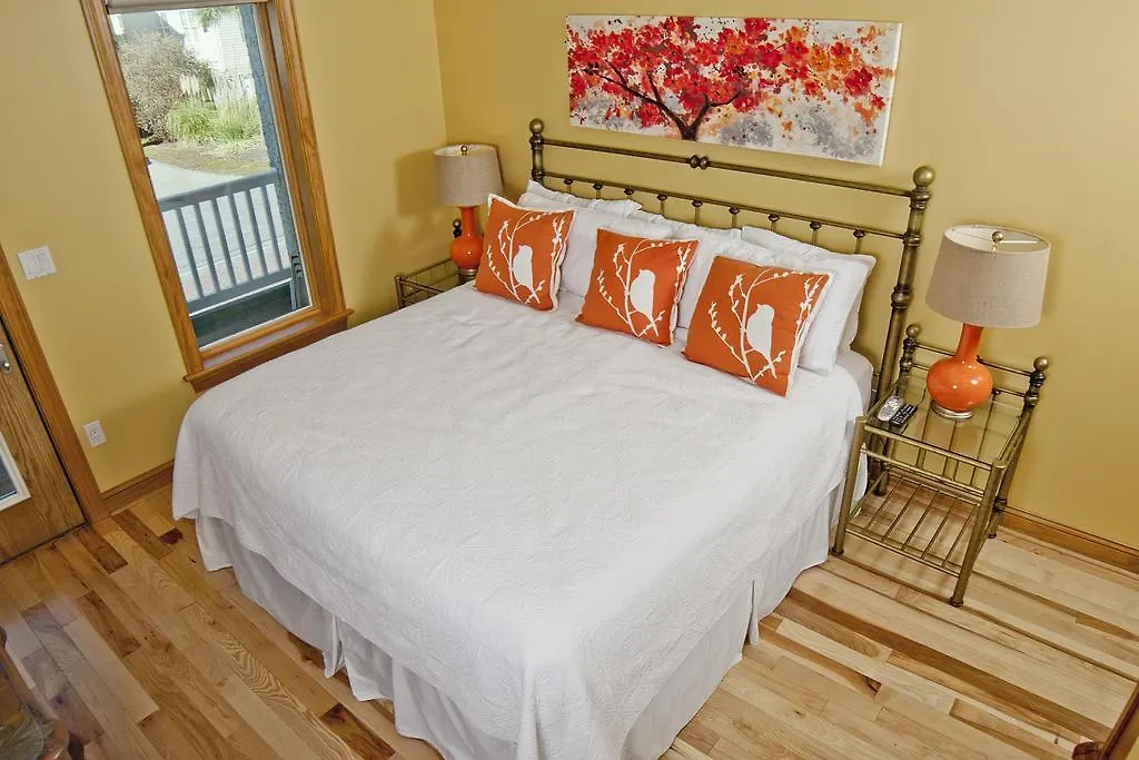 Officer's View At Captain's Row - Six Bedroom * Tybee Island