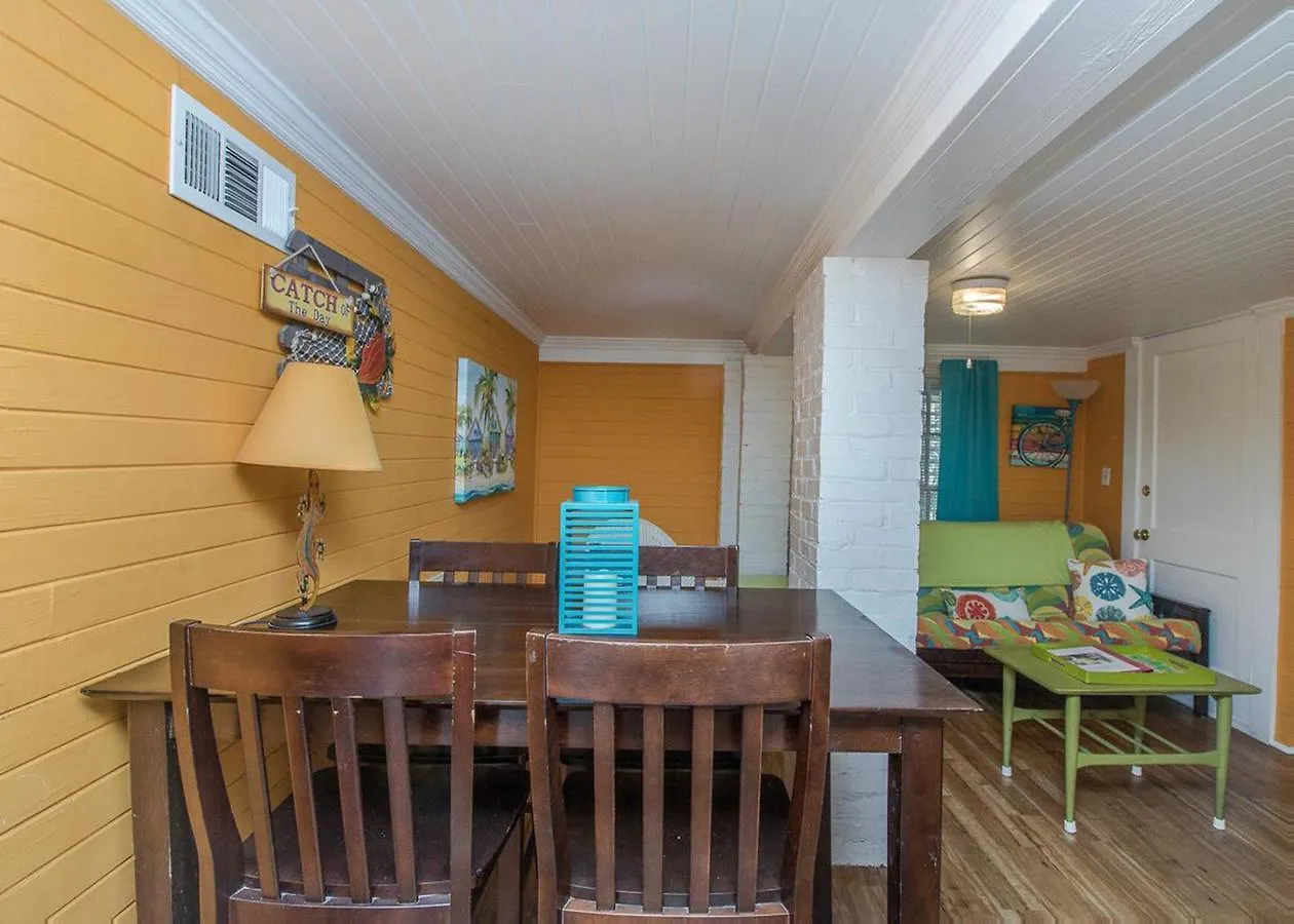 19th St. Beachside Hideaway *