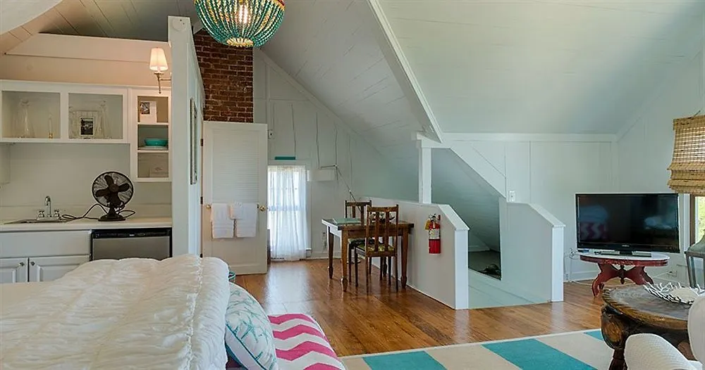 Surf Song Bed & Breakfast 3*