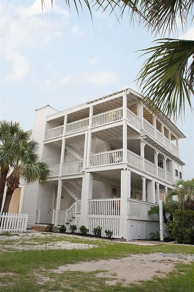 Desoto Gardens Hotel 4*