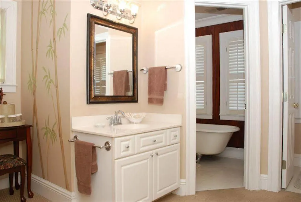 Hotel Desoto Gardens Tybee Island