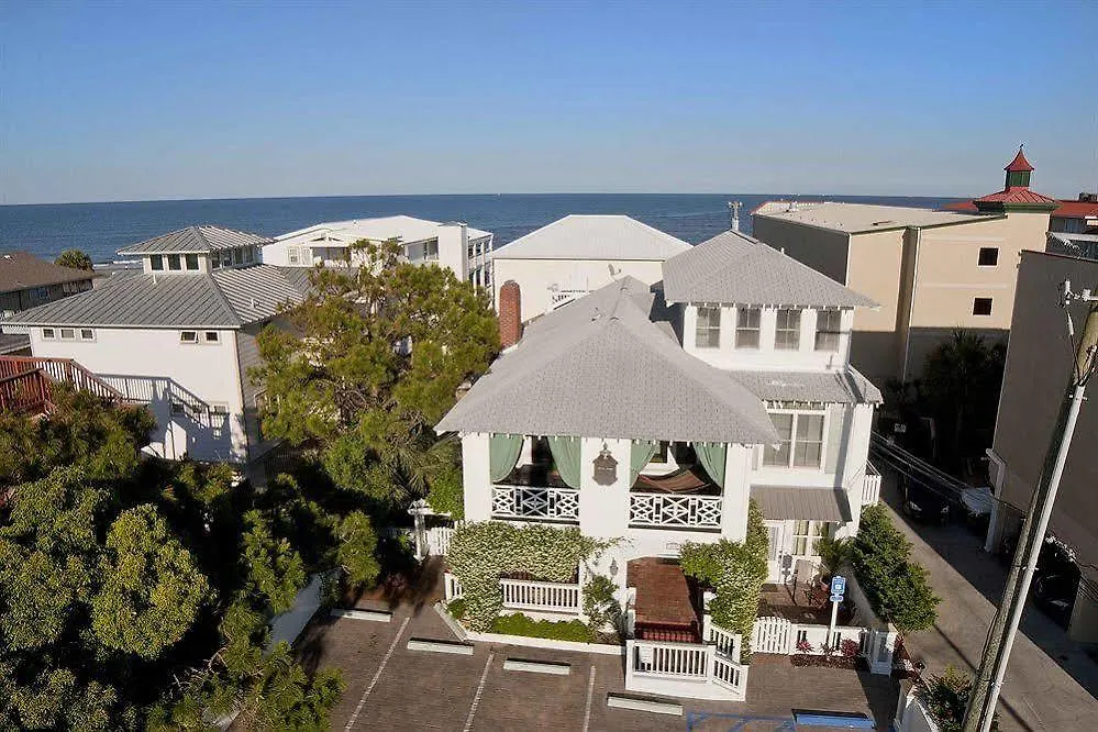 Desoto Gardens Hotel Tybee Island