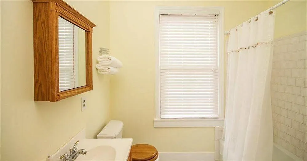 Surf Song Bed & Breakfast 3*