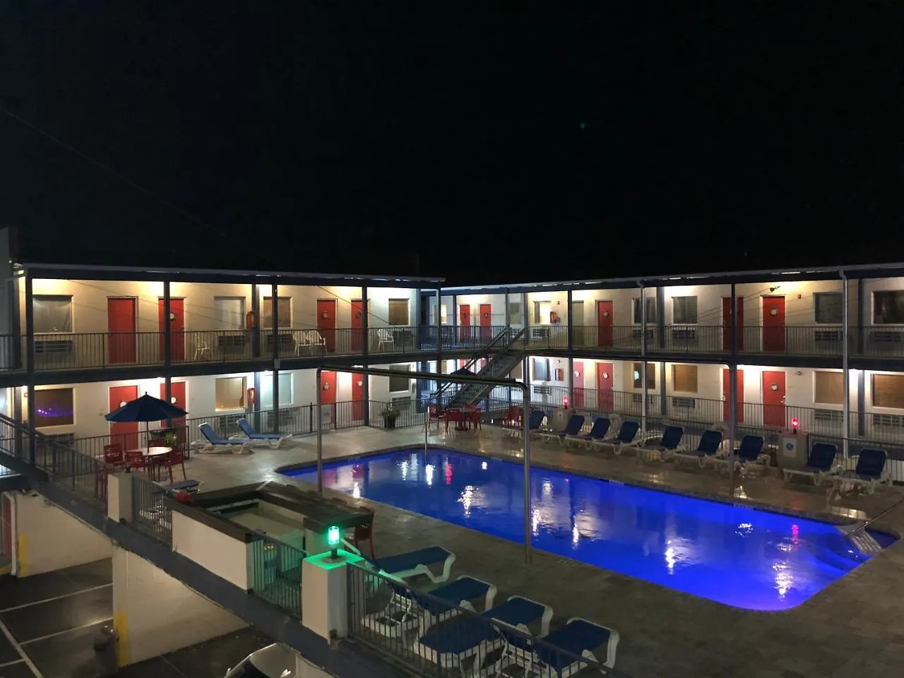Курортный комплекс Sea And Breeze And 3*