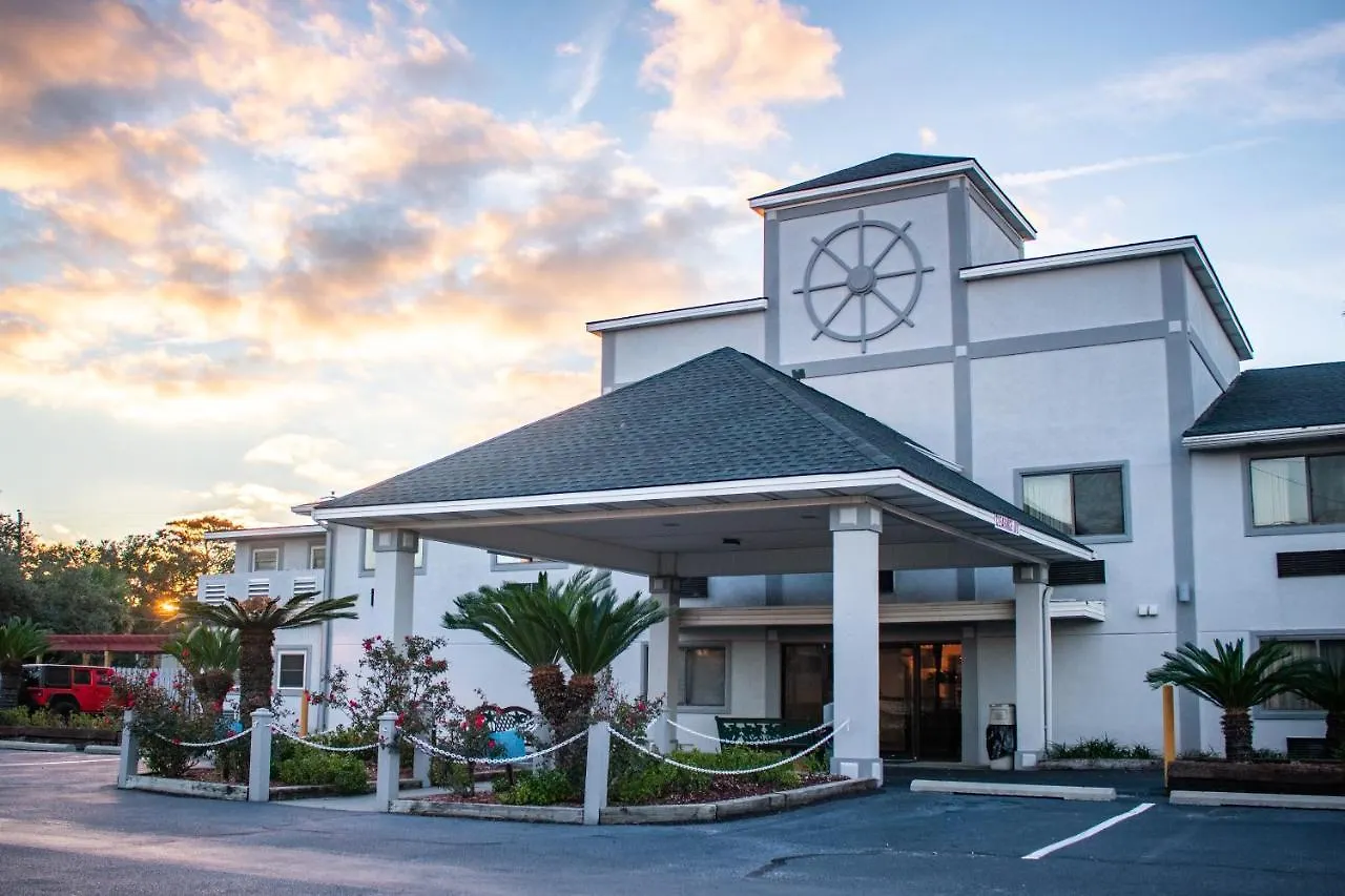Admiral's On Hotel 3*