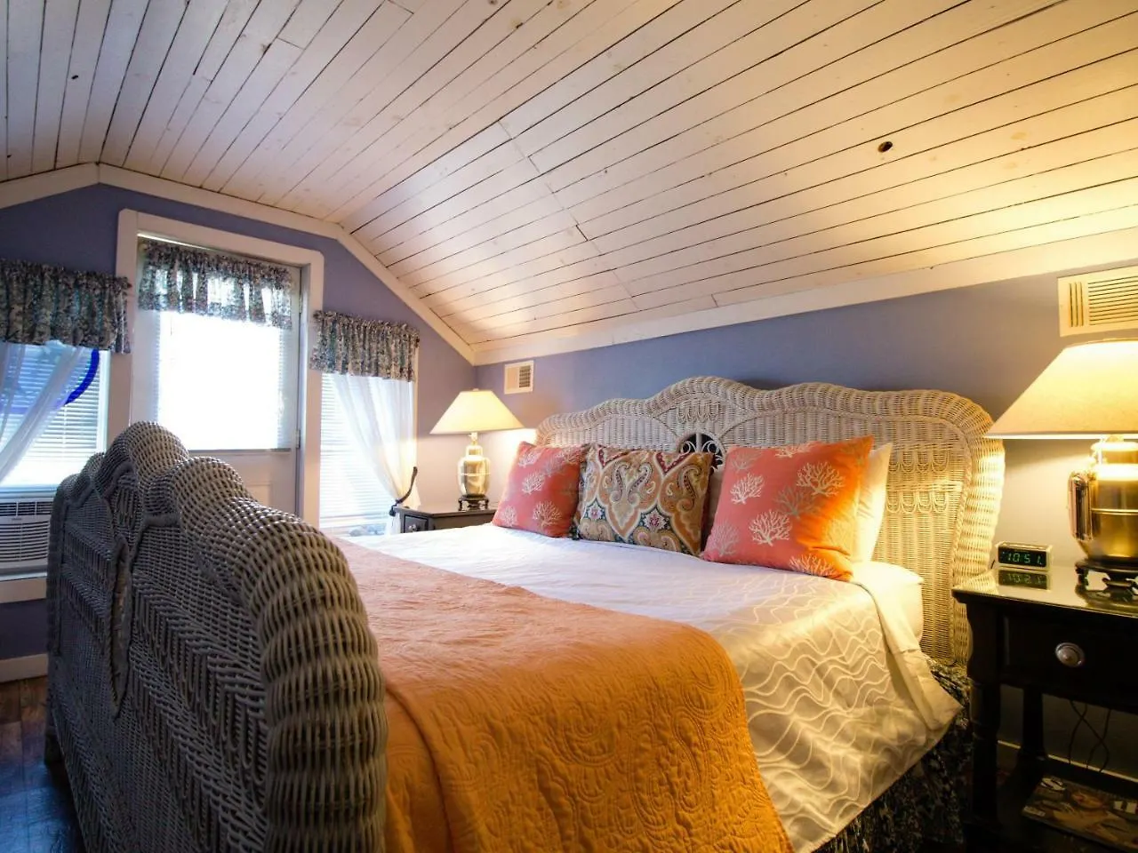 Tybee Island Inn Bed & Breakfast Bed & Breakfast