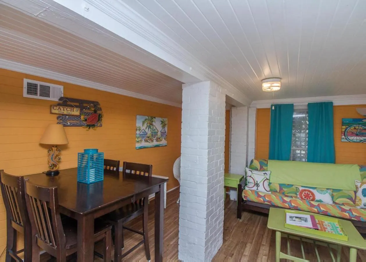 19th St. Beachside Hideaway *