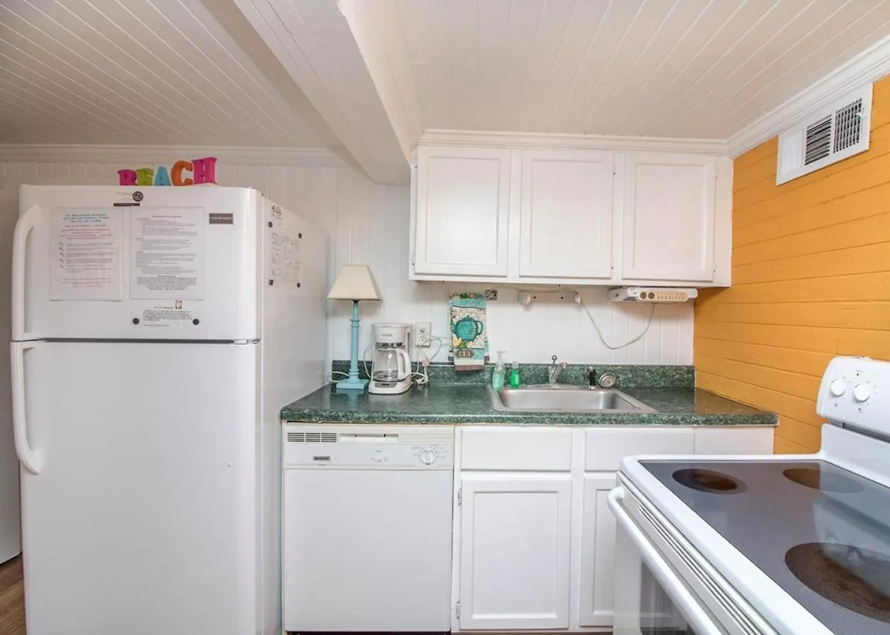 Apartment 19th St. Beachside Hideaway Tybee Island