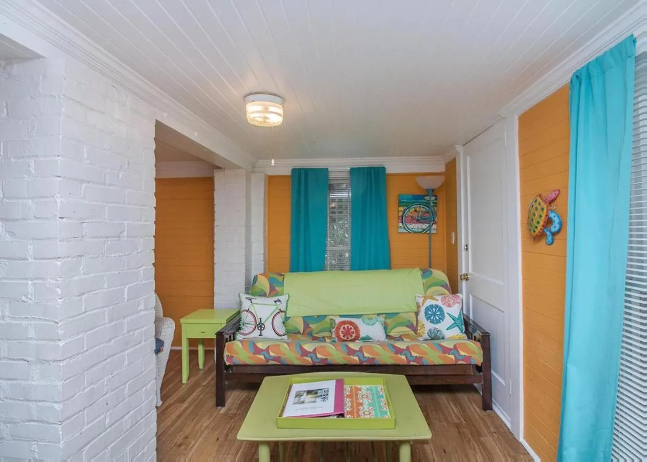 19th St. Beachside Hideaway Apartment Tybee Island