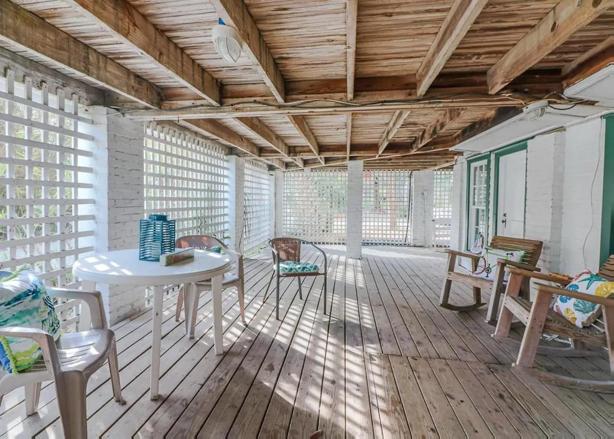 19th St. Beachside Hideaway Apartment Tybee Island