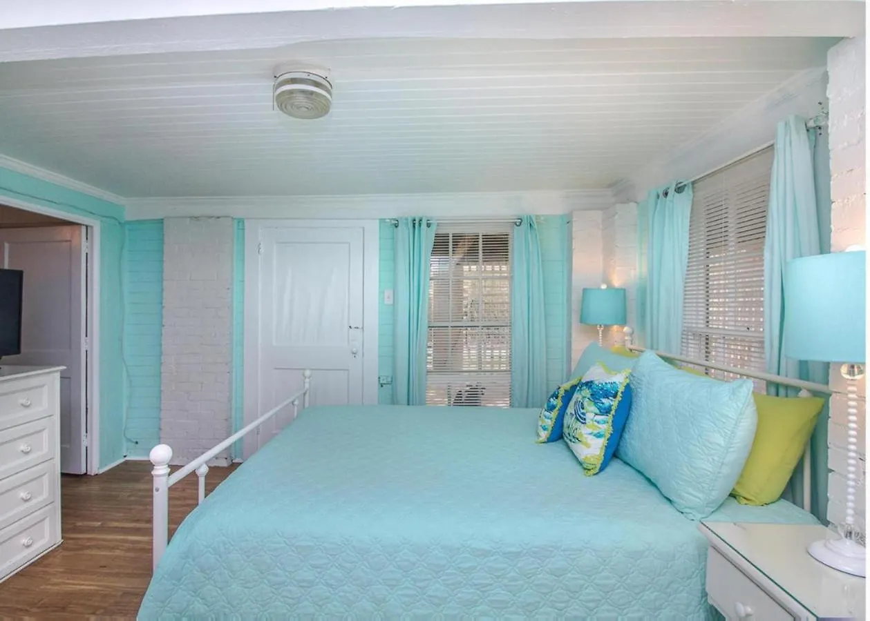 19th St. Beachside Hideaway * Tybee Island