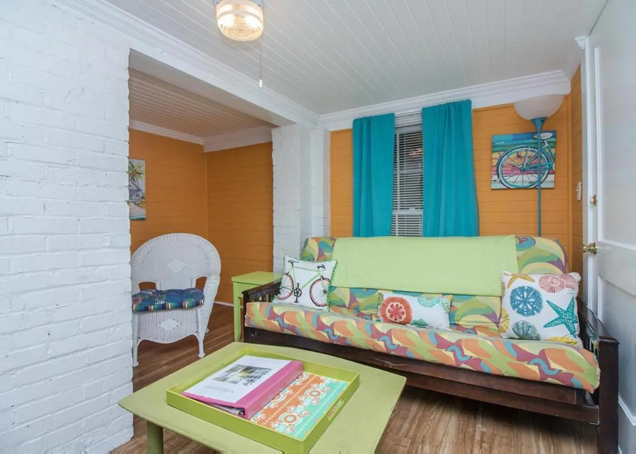 Apartment 19th St. Beachside Hideaway