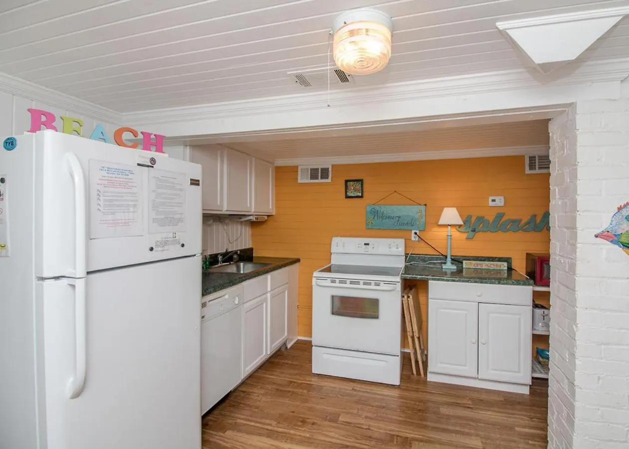 Apartment 19th St. Beachside Hideaway *