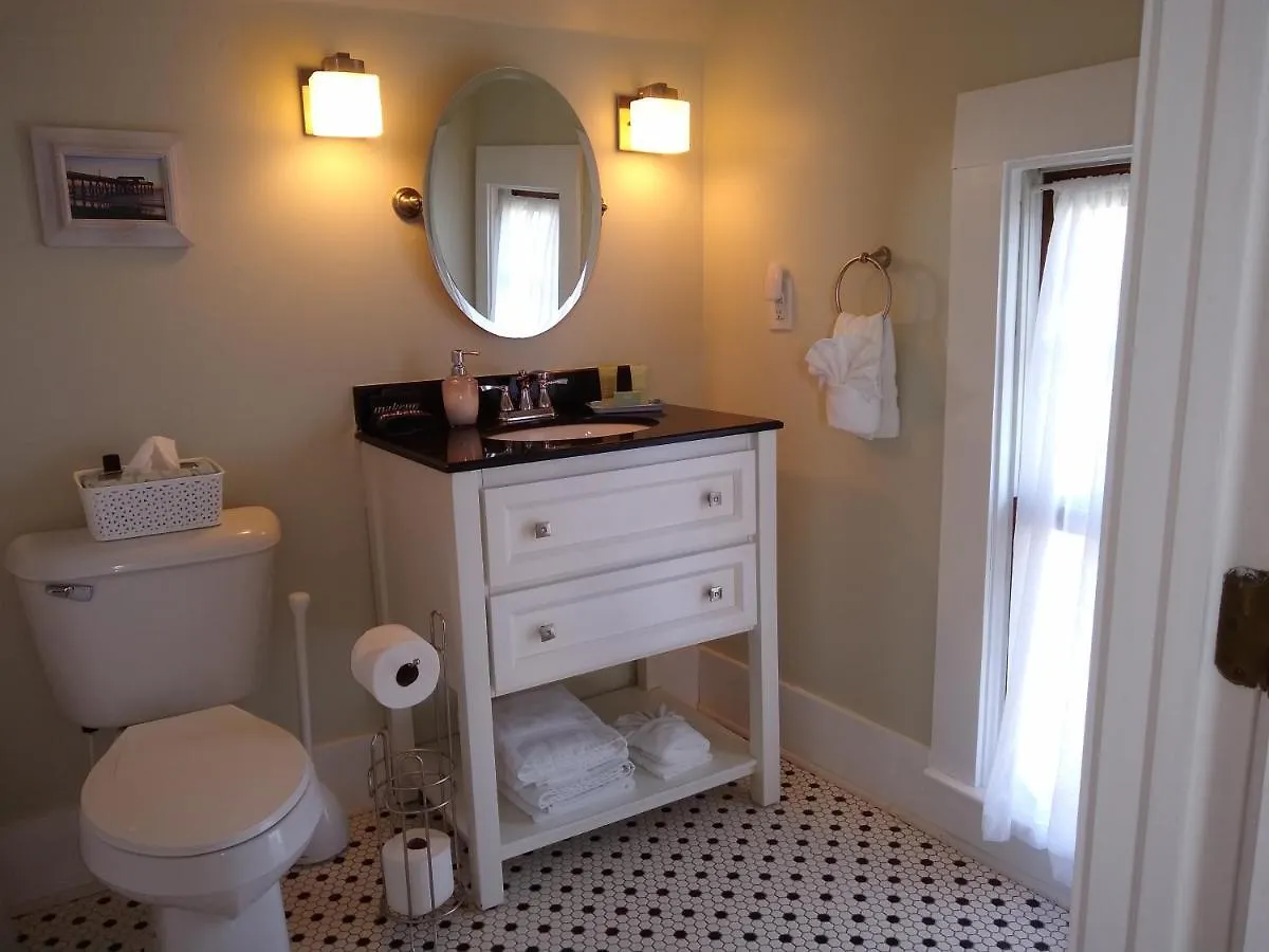 Surf Song Bed & Breakfast 3*