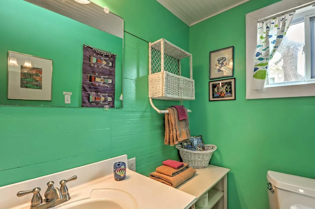 Blue With Patio, Walk To Beach Holiday home Tybee Island