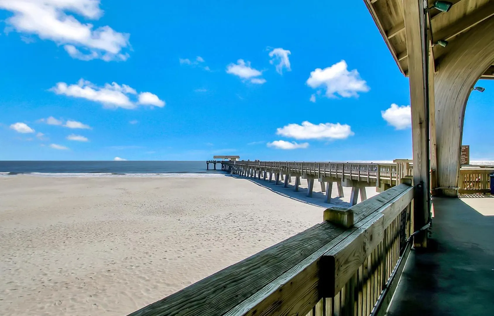 Holiday home Wonderful Ocean Views, Heated Pool Access, Steps To Beach! By Southern Belle Tybee