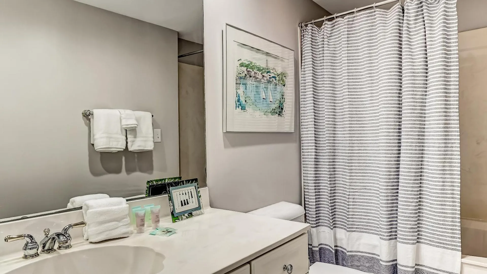 Holiday home Wonderful Ocean Views, Heated Pool Access, Steps To Beach! By Southern Belle Tybee