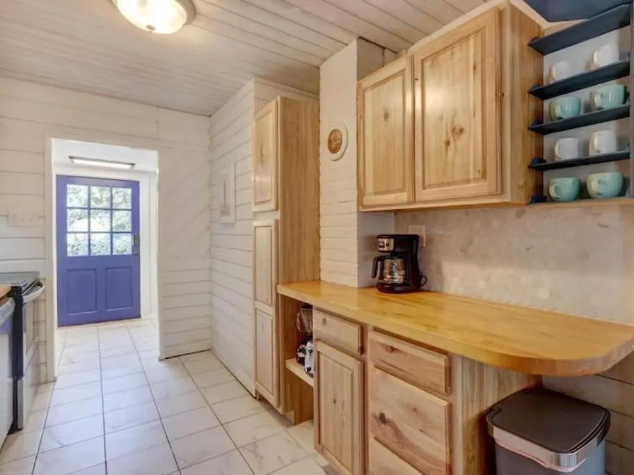 4 Minute Walk To North Beach! Classic Cottage! Tybee Island
