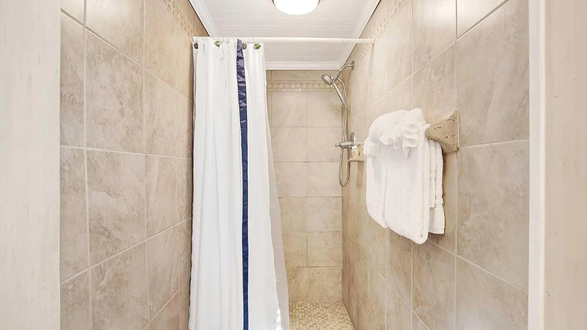 Suncatcher 1508-2nd Avenue A Holiday home *