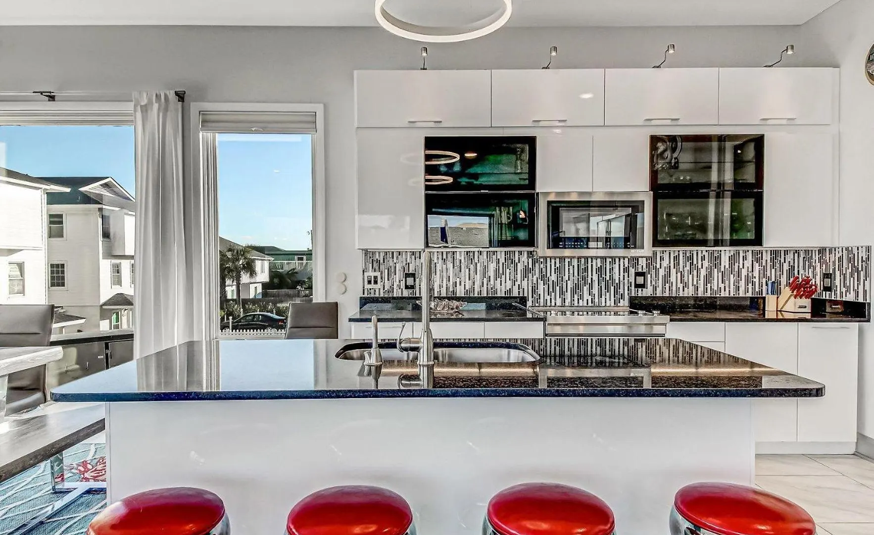 Ocean View Modern Holiday home *