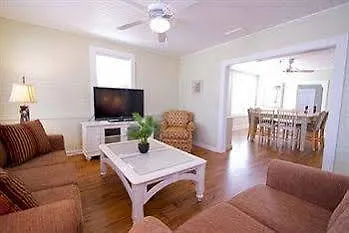 Desoto Terraces Apartment