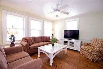 Desoto Terraces Apartment *
