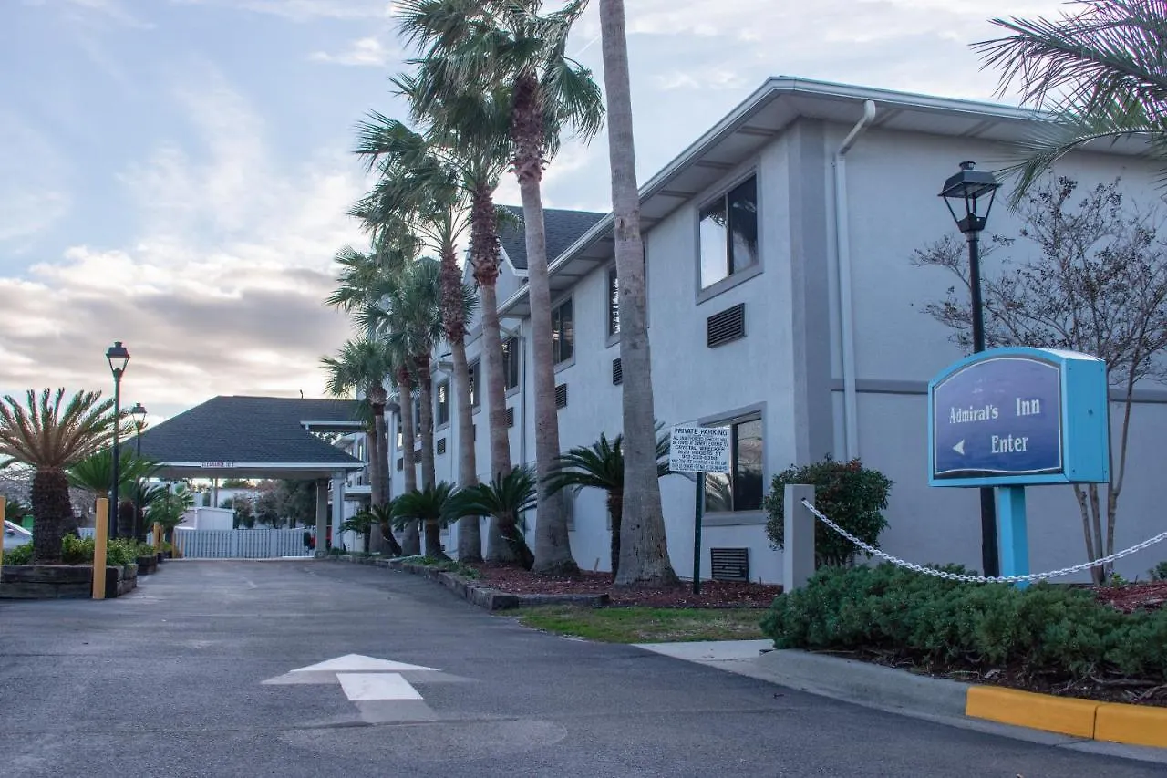 Hotel Admiral's On 3*
